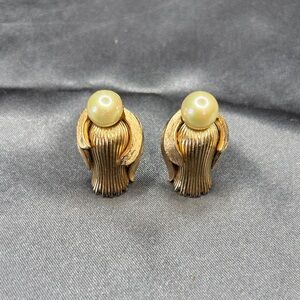 Elegant Gold and Cream Pearl Earrings